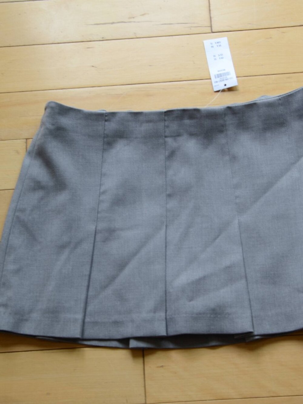ABERCROMBIE + FITCH Mid Rise Pleated Mini Skort Size M NWT - Picture 3 of 10